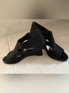Impo Black Cutout Wedge Sandals (6 1/2 M)🖤NWOT